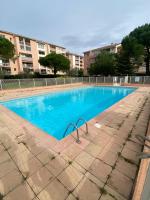 Studio dans résidence avec piscine et tennis - B&B