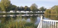 B&B Cirencester - Lakeside Cotswold Holiday Home - Bed and Breakfast Cirencester