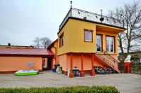 Cottage by Ostrowieckie Lake with Private Beach - B&B Kosierzewo