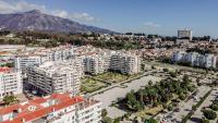 Apartment with Mountain View