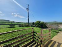 On farm Chalet, sleeps 6, Rhoshirwaun - Ferienwohnung