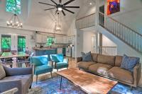 2 Mi to Sapphire Resort Home with Hot Tub and Games! - Ferienwohnung
