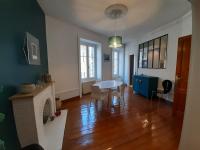 Tulle Centre : grand et bel appartement - B&B