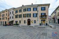 Apa Dom Downtown Family Apartment DesenzanoLoft Official Partner Homes & Villas by Marriott Bonvoy - Chambres d'hôtes Desenzano del Garda