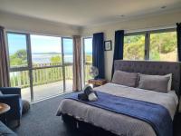 Tree House - B&B Taieri Mouth