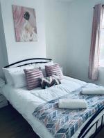 Cheerful Town House in Coventry City Centre - B&B