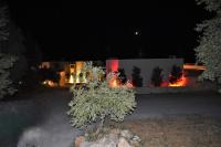 Villas and apartments on a private farm, only 1 km away from the beach! - Chambres d'hôtes Lefkógeia