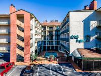 Lovely condo w/ indoor pool *only steps to parkway - B&B