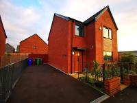 HEYHOO The Lawnswood - Spacious Holiday Home With Free Parking - Perfect for Co-op Live & Etihad Stadium - Chambres d'hôtes Manchester