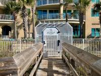 AQUA RESORT! Beachfront, 3 Bedroom Condo! 2 Bedrooms Beach Front! Sleeps 7! Free Beach Chairs by Dolce Vita Getaways PCB - Bed and Breakfast Panama City Beach