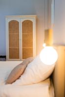 Habitación con cama extragrande.