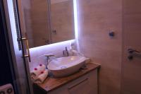 One-Bedroom Apartment Middle Floor with Balcony and Lake View