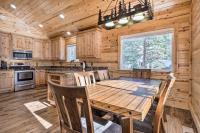 B&B Duck Creek Village - Duck Creek Village Cabin with Fire Pit and Grill! - Bed and Breakfast Duck Creek Village