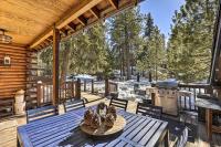 Dog-Friendly Kings Beach Log Cabin w/ Hot Tub! - Chambres d'hôtes Kings Beach