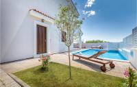 B&B Barbariga - Beautiful Home In Betiga With Outdoor Swimming Pool - Bed and Breakfast Barbariga