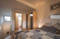 One-Bedroom Apartment with Shower