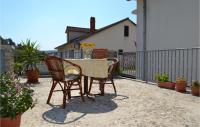 B&B Jelsa - Awesome Apartment In Jelsa With Kitchenette - Bed and Breakfast Jelsa