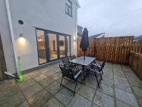 4 BR Luxury House. Bike Park Wales. Secure Bike Store. Brecon Beacons - Chambres d'hôtes Dowlais