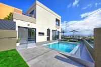 B&B Galatas - Villa Popi - modern villa with private pool by PosarelliVillas - Bed and Breakfast Galatas