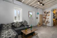 Milos Guesthouse - B&B Triovasálos