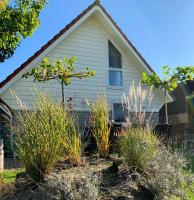 "ZeeLandZon" Holiday home by the lake with Jacuzzi and Sauna - Ferienwohnung Herkingen