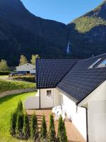 B&B Aurland - Cheerful 4-bedroom home with fireplace, 1,5km from Flåm center - Bed and Breakfast Aurland