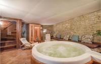 B&B Comano - Amazing Home In Comano ms With 1 Bedrooms, Sauna And Wifi - Bed and Breakfast Comano