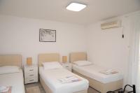 Dreibettzimmer mit Balkon