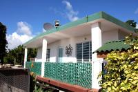 Pancho's Paradise - Rainforest Guesthouse with Pool, Gazebo and View - B&B