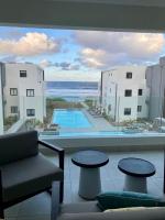 East Coast Beachfront Luxury - Eastern Blue Apartments - Bed and Breakfast