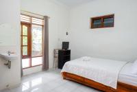 B&B Bantul - Wisma Sanggrahan Syariah Yogyakarta Mitra RedDoorz - Bed and Breakfast Bantul