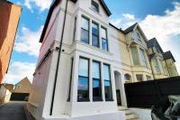 No 49 City apartments, perfect for Business and Leisure stays, 10 min drive into City Centre, easy access to local transport, 1BR and 2BR available, FREE parking - B&B Cardiff