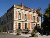 Beautiful large stylish villa centrally located in Pons - B&B