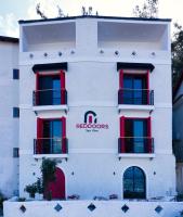 Reddoors Suites Sea View - B&B