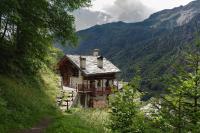 HelloChalet - Chalet da MiRo - Sunny terraces with stunning Matterhorn views, reachable on foot only - B&B Valtournenche