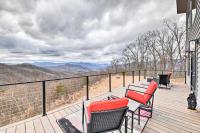 Scenic Hillside Cabin in Sylva with Hot Tub and Views! - B&B