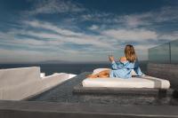 Honeymoon Suite with Sea View and Jetted tub