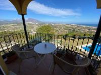 B&B Manilva - 3 bedroom home with amazing views & outdoor spaces - Bed and Breakfast Manilva