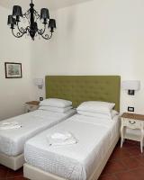 Camera Tripla Superior