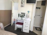 Family Room (2 Adults + 1 Child)