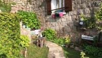 Family Stone house with magical Sea View - B&B Kaluđerac