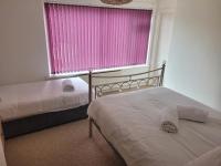 RentUnique Spinney SpaciousSuper Snug 1 bed home. - Bed and Breakfast Ifield
