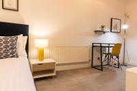 Deluxe One-Bedroom Apartment