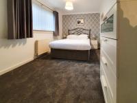 B&B Fyvie - 3 bedroom house Amazon M90 Dunfermline Edinburgh - Bed and Breakfast Fyvie
