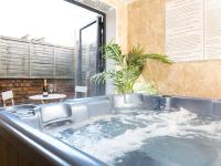Scarborough Stays - Luxury Townhouse Ideal for large groups - HOT TUB - Chambres d'hôtes Scarborough