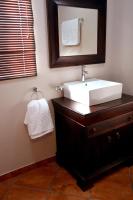 Queen Room with Shower - Amelia Earhart