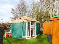 B&B Tewkesbury - The Lakeside Yurt - Bed and Breakfast Tewkesbury