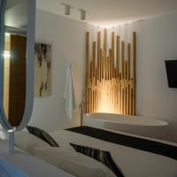Compact Two-Bedroom Apartment with Seasonal Outdoor Hot Tub