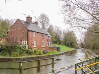 B&B Telford - Tub Boat Cottage - Bed and Breakfast Telford