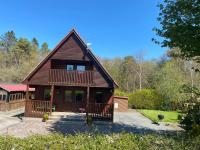 B&B Duneena - Cosy Lakeside Chalet With Option to add Private Hot Tub & Boat - Bed and Breakfast Duneena